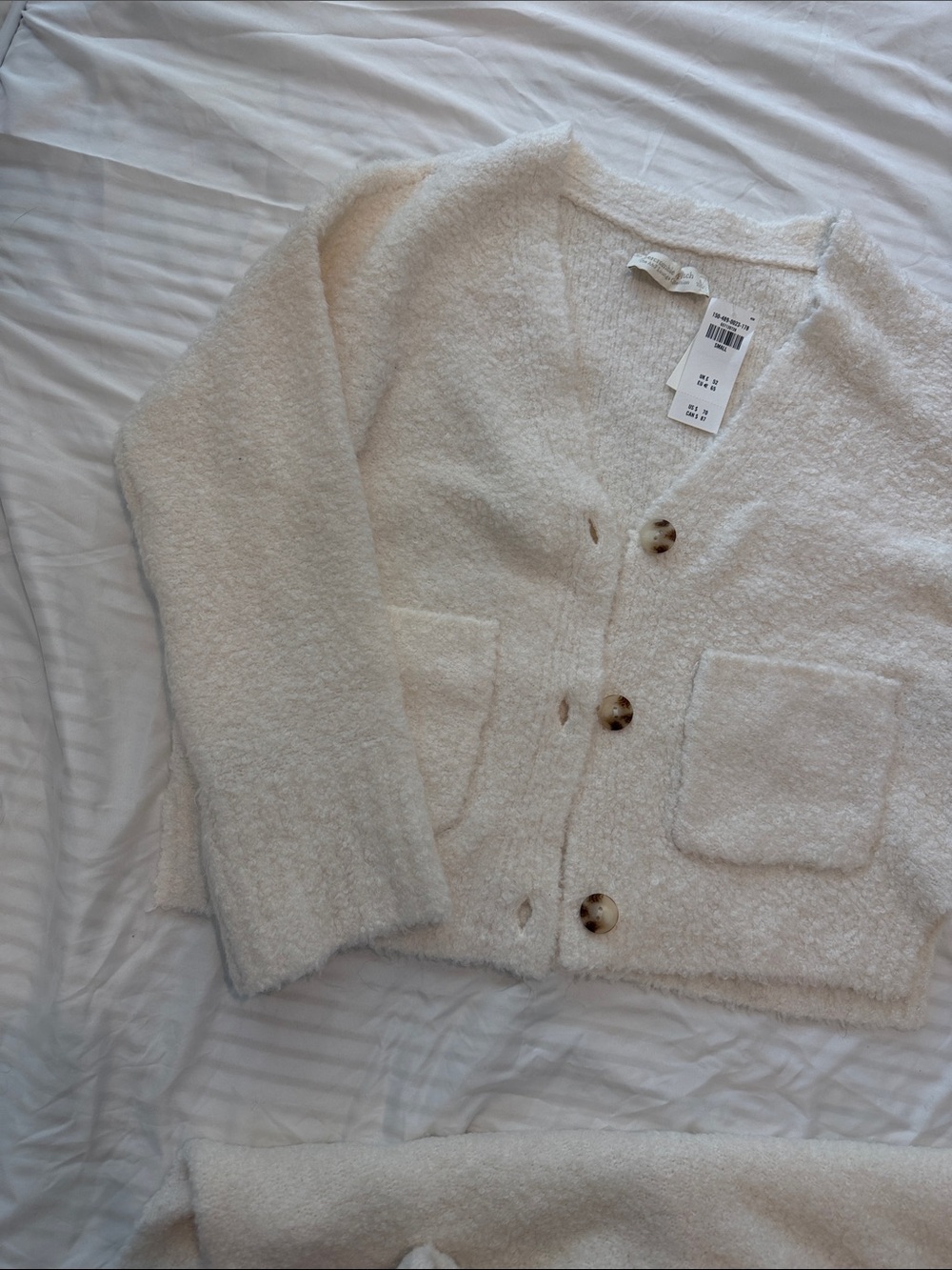 Abercrombie & Fitch Cream Knit Cardigan, Tank and Shorts Set - Picture 4 of 15